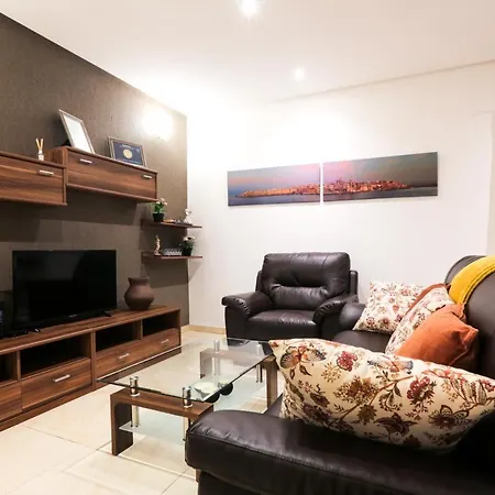 Triton Apartment *
